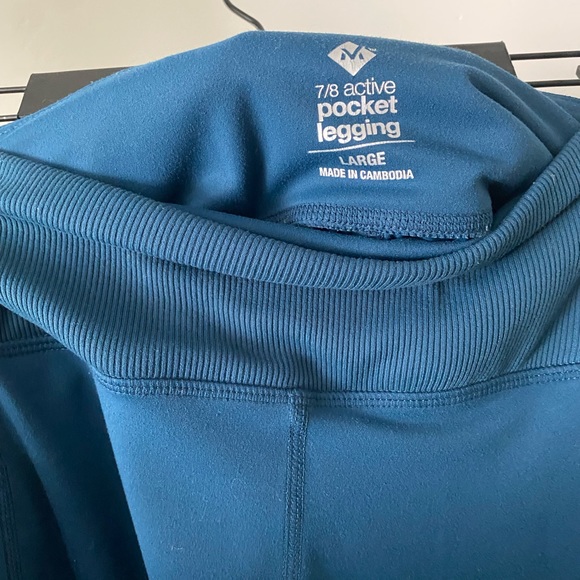 Super soft buttery teal blue leggings with side pockets - Picture 3 of 6